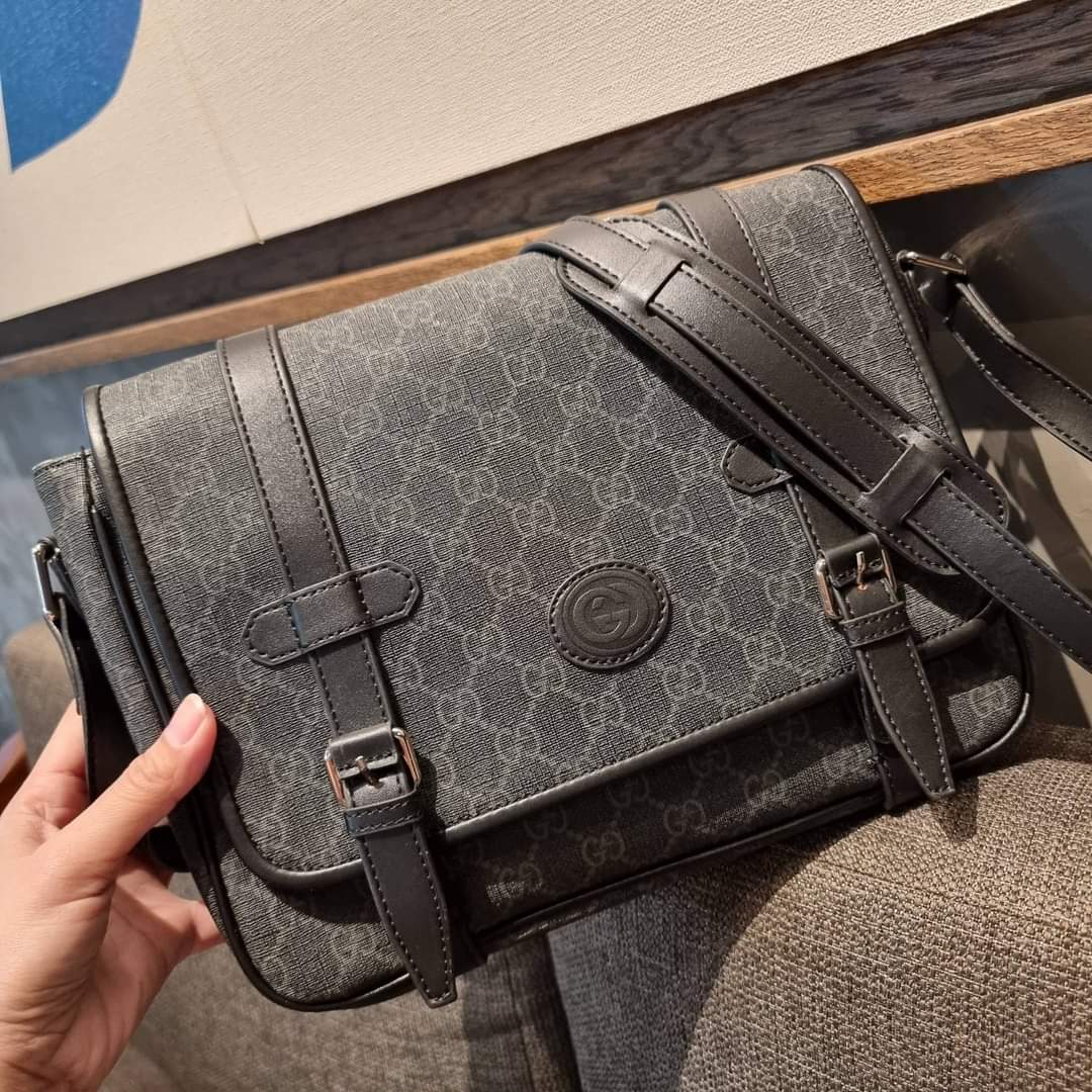 NEW IN GC MESSENGER VINTAGE BAG (แอดไลน์ก่อนสั่งซื้อ)