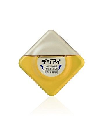 Rohto Digital Eye Drops หรือรุ่น Hatsune Miku 12mL ความเย็นระดับ 2 ปกป้องดวงตาและซ่อมแซมเนื้อเยื่อบริเวณดวงตาที่ถูกทำลายจากแสงสีฟ้าจากหน้าจอคอมพิวเตอร์และโทรศัพท์มือถือ ช่วยเพิ่มออกซิเจนบริเวณรอบดวงตา หยอดแล้วดวงตาสดใส รู้สึกสดชื่น