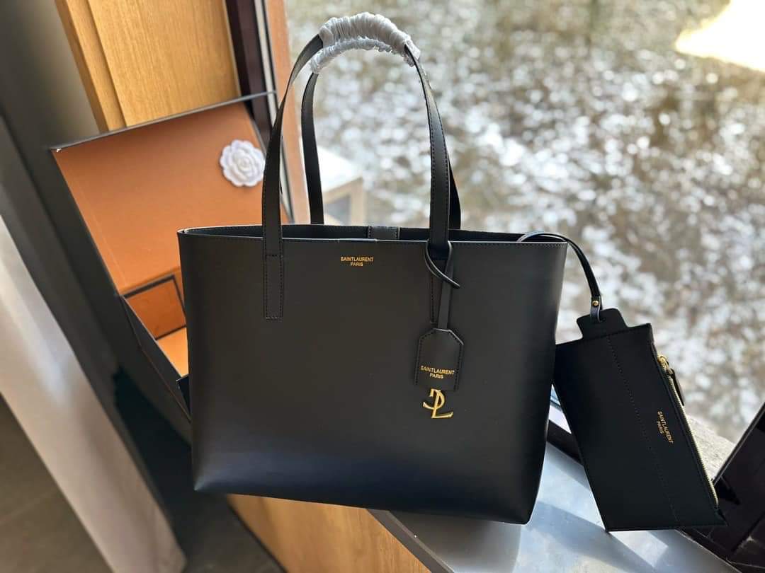 กระเป๋าทรง SHOPPING BAG ใบใหญ่ YSL (แอดไลน์ก่อนสั่งซื้อ)
