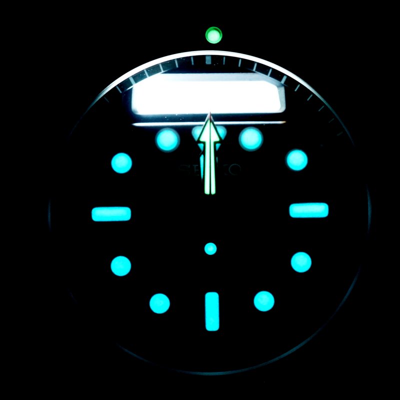 Karnvera Shop นาฬิกาข้อมือผู้ชาย Seiko Prospex"Arnie" Re-Issue Sports Solar Diver's 200M Silicone Band Watch SNJ031P1