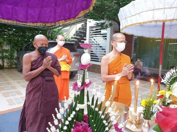 รูปหล่อ พระปัจเจกพุทธเจ้า (ขนาดตั้งบูชา หน้าตัก5นิ้ว ฐาน7นิ้ว สูง9นิ้ว) เนื้อโลหะ(ทองเหลืองผสมเนื้อเงินมหาสะท้อนที่หล่อองค์พระปัจเจกพระพุทธกเจ้าจากองค์จริงต้นฉบับ) ปี2564 #รับประกันแท้ #การันตีแท้ - ปลุกเสกโดย หลวงพ่อเล็ก วัดท่าขนุน