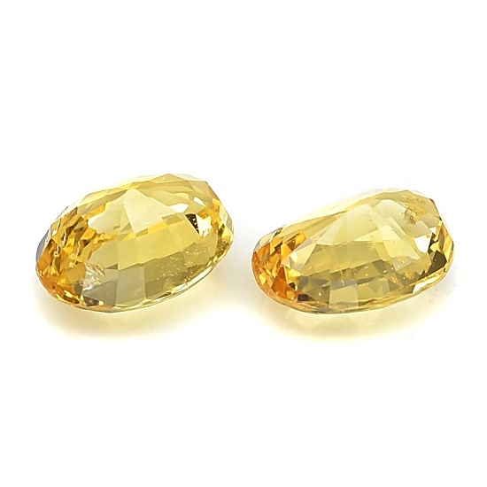 Yellow Sapphire พลอยบุษราคัมเนื้อแข็ง รูปไข่คู่ น้ำหนักรวม 2.22 กะรัต สีเหลืองทอง เนื้อสะอาดมองตาเปล่าไม่มีตำหนิ