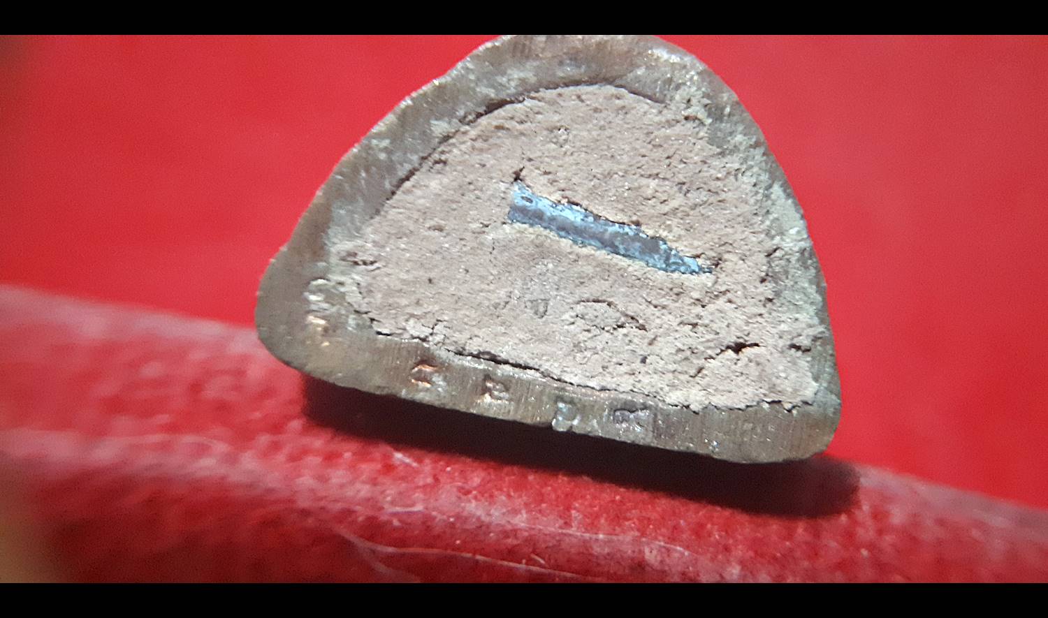 กุมารทองเทพ อุดมโชค วัดไผ่เงิน ใต้ฐานฝังตะกรุดเมตตามหานิยม ปี2555 - หลวงพ่อรักษ์ ปลุกเสก