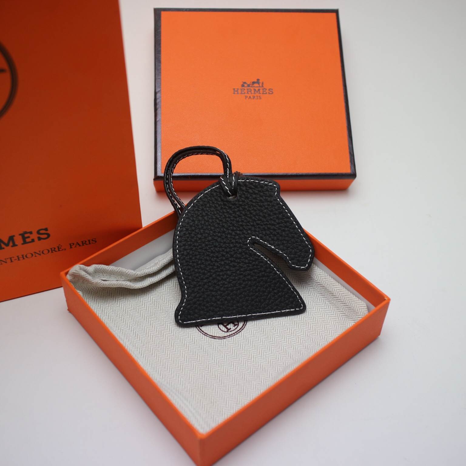 ที่คล้อง ที่ห้อย กระเป๋า hm togo leather รูปหัวม้า มีหลายสี สต๊อกเปลี่ยนตลอดสอบถามได้ค่ะ