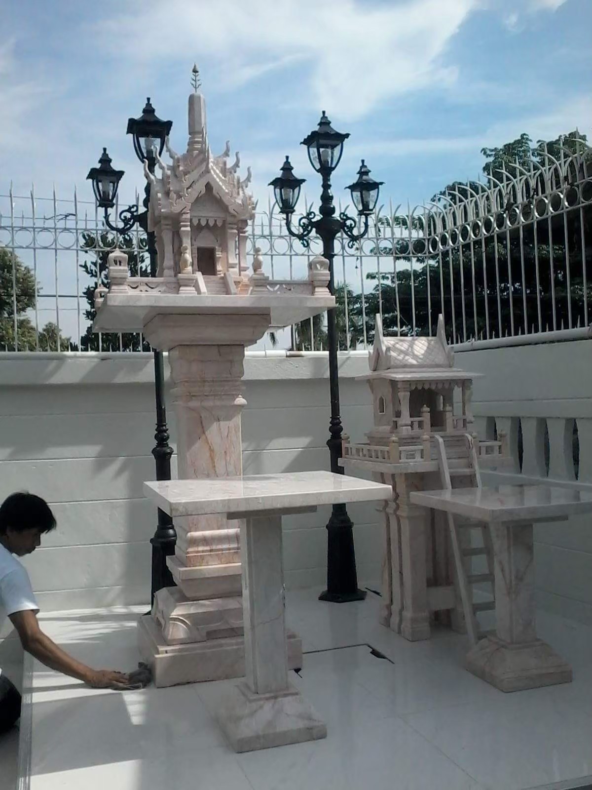 ศาลพระภูมิหินอ่อนทรงประสาท ขนาดฐานกว้าง 89 ซม ยาว 89 ซม