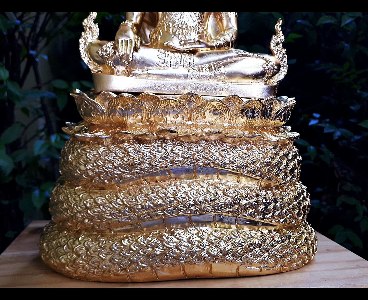 รูปหล่อ สมเด็จองค์ปฐม ทรงเครื่องจักพรรดิ์ ปางพระนาคปรก เนื้อทองเหลือง ปิดทองคำแท้ (หน้าตัก5นิ้ว ฐาน8นิ้ว สูง15นิ้ว) ปี2560 #รับประกันแท้