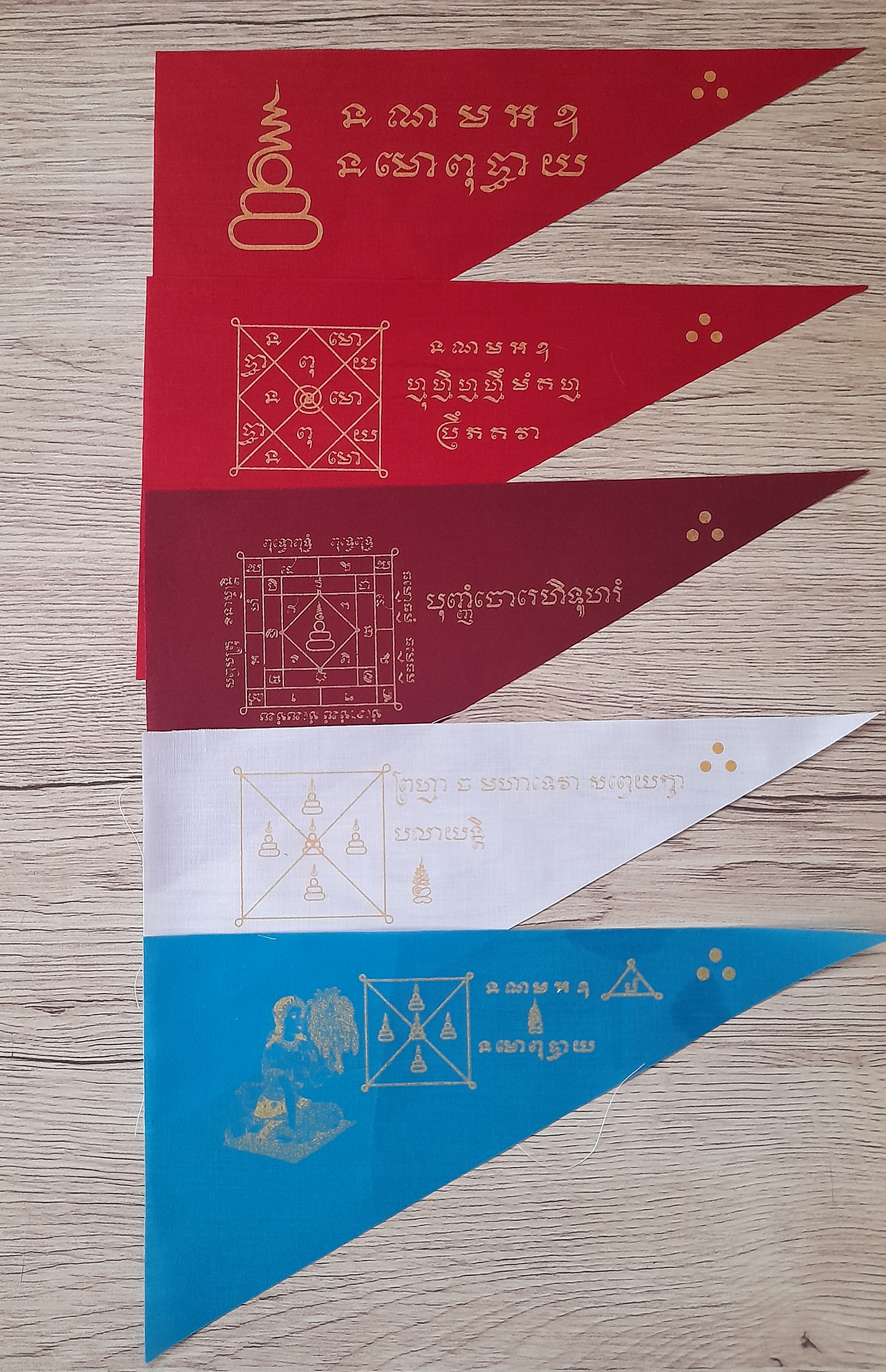 ผ้ายันต์ธง ครบชุด 10แบบ ปี2563 #รับประกันแท้ - หลวงตาวัชรชัย วัดถ้ำเขาวงศ์