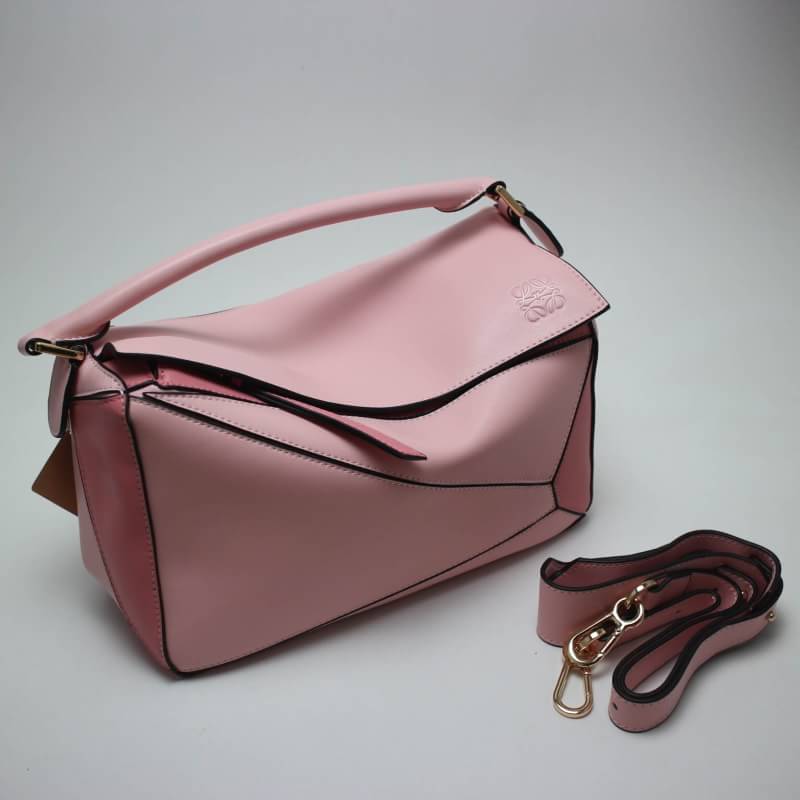 กระเป๋า loe puzzle bag 12 นิ้ว สีชมพูอ่อน