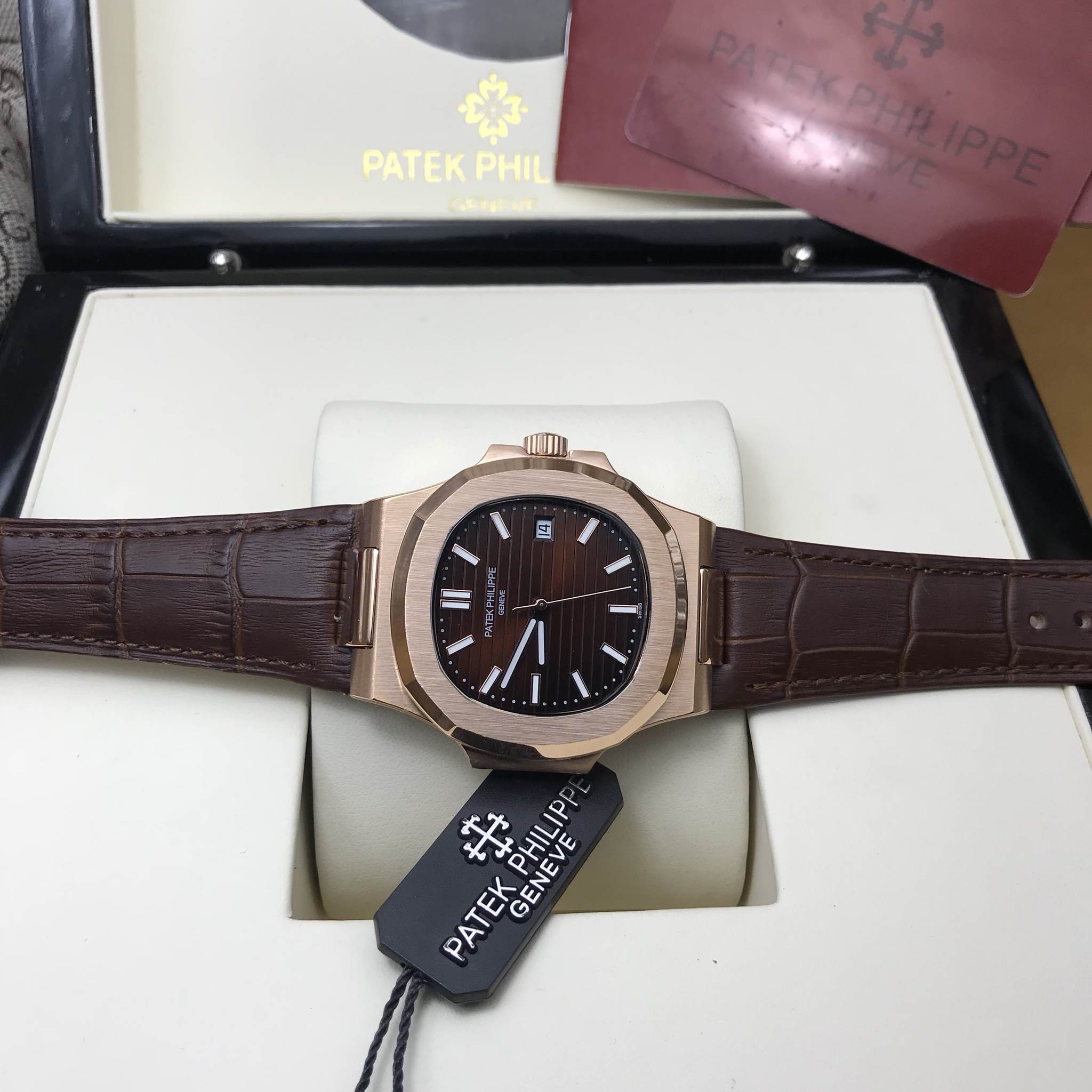นาฬิกา Patek Philippe รุ่น Nautilus สี พิ้ง สายหนังสีนํ้าตาล งาน Mirror Swiss