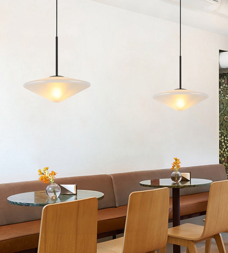 โคมไฟแขวนเพดานสไตล์โมเดิร์นมินิมอล ทรงจานบิน UFO ขนาด 35cm แก้วสีขาว [OVL-735]