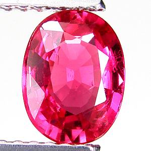ทับทิม Ruby รูปไข่ 1.16 กะรัต ขนาด 5.6x7.3x2.9 มิล สีแดงอมชมพูบานเย็น เนื้อสะอาด 80-85% ขึ้นไป รูปร่างสวย เจียระไนสวย จากโมซัมบิค (เผาธรรมชาติ) TGL