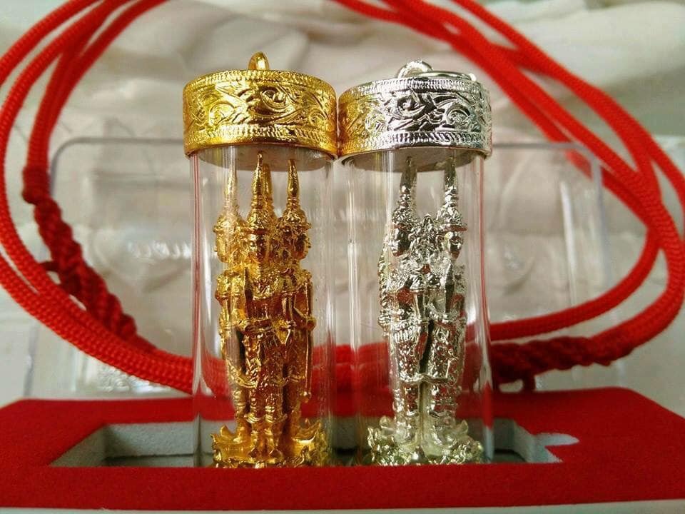 รูปหล่อ ท่าน ท้าวมหาราชทั้ง ๔ เลี่ยมกรอบตะกรุดลายไทย เนื้อหล่อชนวนชุบทอง