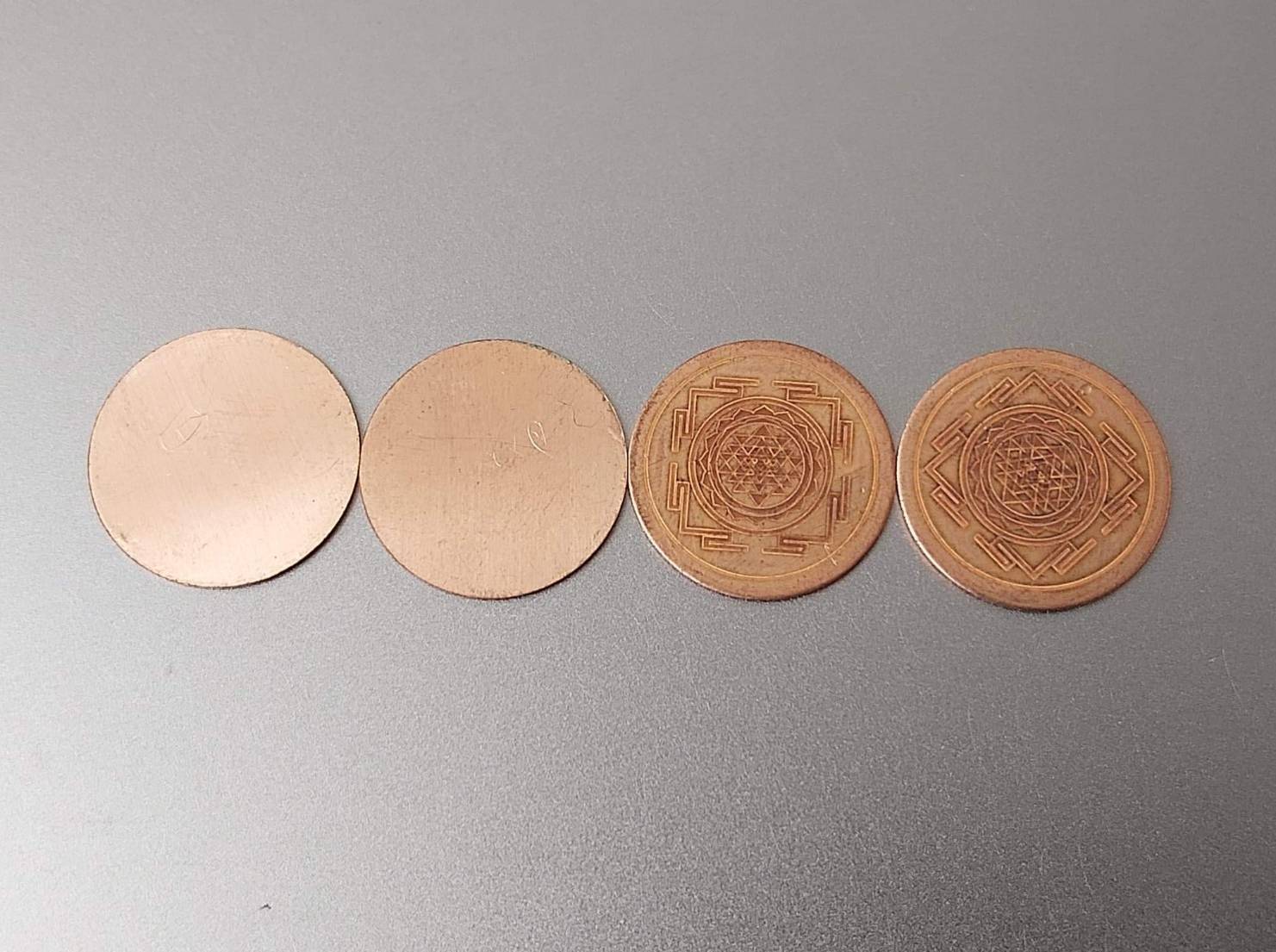 เหรียญแผ่นยันต์มหายันต์ศรีจักรา(เหรียญดึงดูดเงิน) เนื้อทองแดง (หลังจารย์ยันมือ) ปี2562 #รับประกันแท้ - หลวงพ่อพระอาจารย์บ๊ะ วัดโพธิ์กา