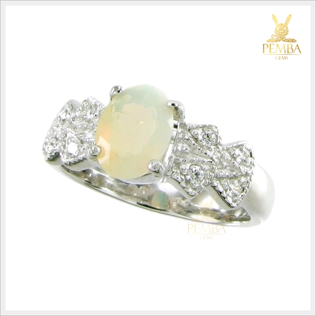 แหวนโอปอลขาว อัญมณีศิลปะสีเหลือบรุ้ง ใส่เพิ่มเสน่ห์ความมั่นใจ แหวนพลอยแท้