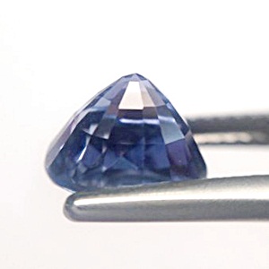 Tanzanite พลอยแทนซาไนต์ หาได้ยากค่ะ สีจะคล้ายพลอยเนื้อแข็งซีลอนค่ะ รูปไข่ หนัก 2.11 กะรัต สีเงินอมม่วง มองโดยรวมยังเฉดน้ำเงิน สีโทนหวาน สีเปิดสวยค่ะ