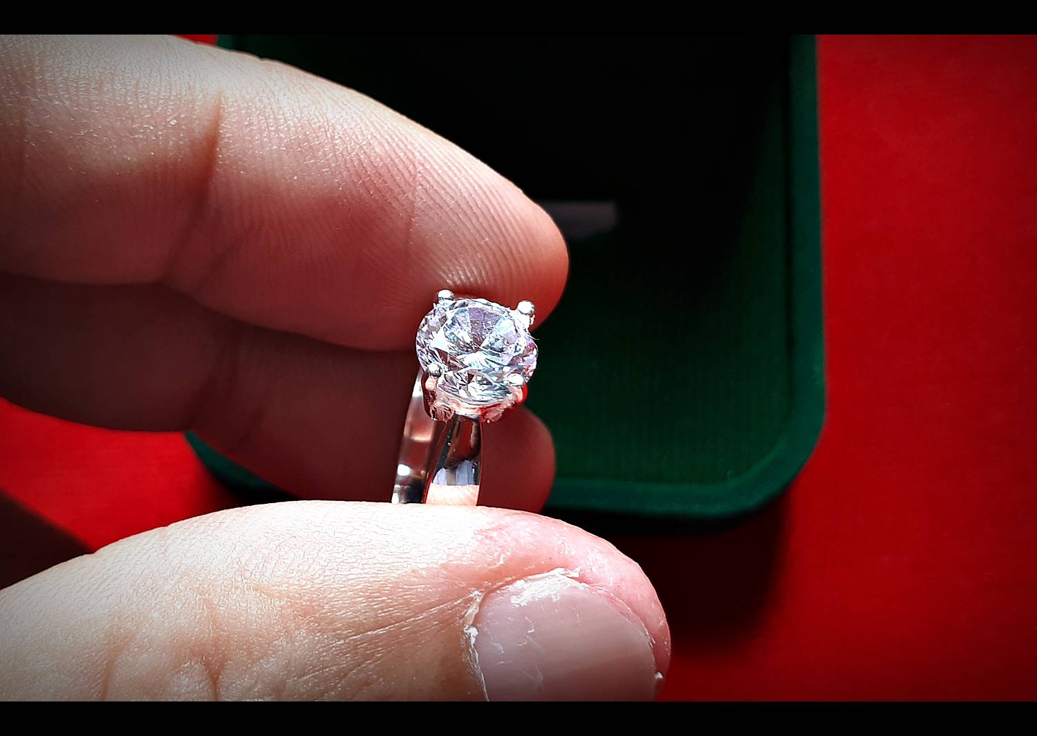 แหวน เพรช จักรพรรดิ์ ปี2562 (ตัวเรือนแหวน เนื้อเงิน) (เข้าพิธีปลุกเสก วัดท่าซุง มีลูกแก้วจักรพรรดิ์ เป็นประธาน) ออกบูชา วัดพันท้ายนรสิงห์