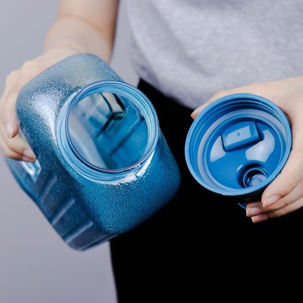 P10841 กระบอกน้ำ SuperLock จุ 2.1 ลิตร (13.5*8.5*29.7 cm) เกรดเอ No.5210 (ราคาขายส่งต่อ 1 โหล: 12 ใบ : เฉลี่ย 70 บต่อใบ)