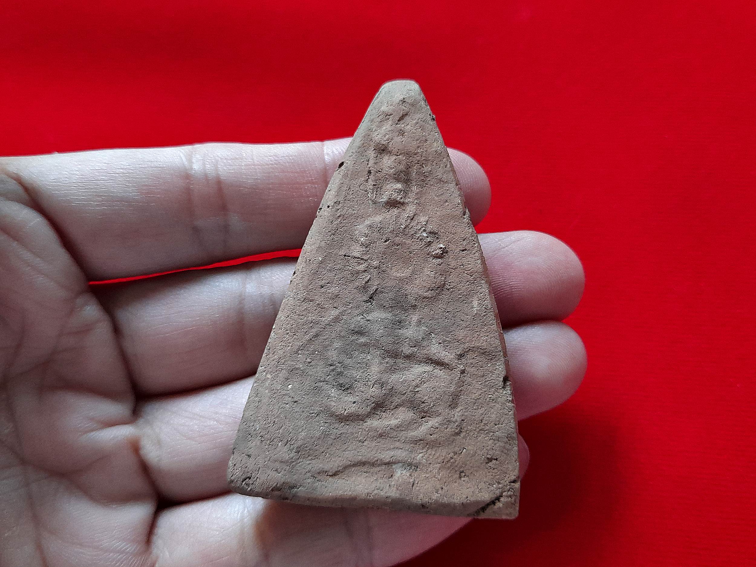 พระ 7 พระองค์ หลัง สิงห์ เนื้อดินเผ่า #รับประกันแท้และทัน - หลวงพ่อยี วัดดงตาก้อนทอง จ.พิษณุโลก (ศิษย์หลวงปู่เทพโลกอุดร)