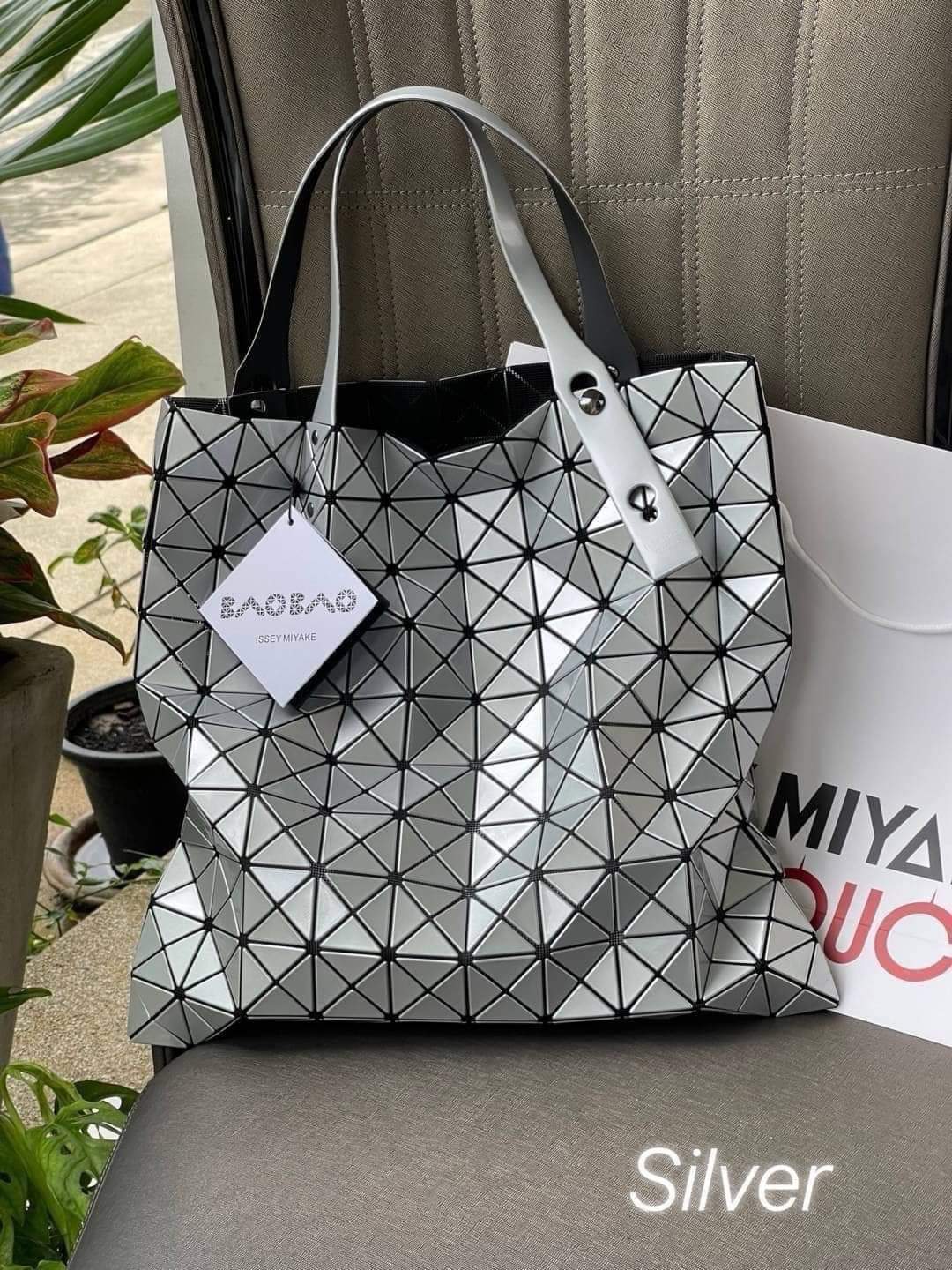 Baobao Issey Miyake Prism Frost ToTe Bag (แอดไลน์ก่อนสั่งซื้อ)