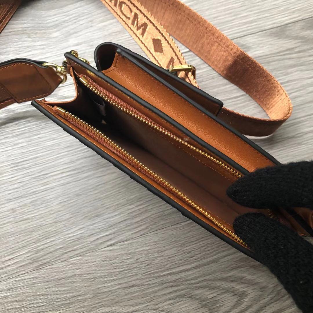 กระเป๋า mcm mini ใส่มือถือ ใส่บัตร 19 * 11 cm