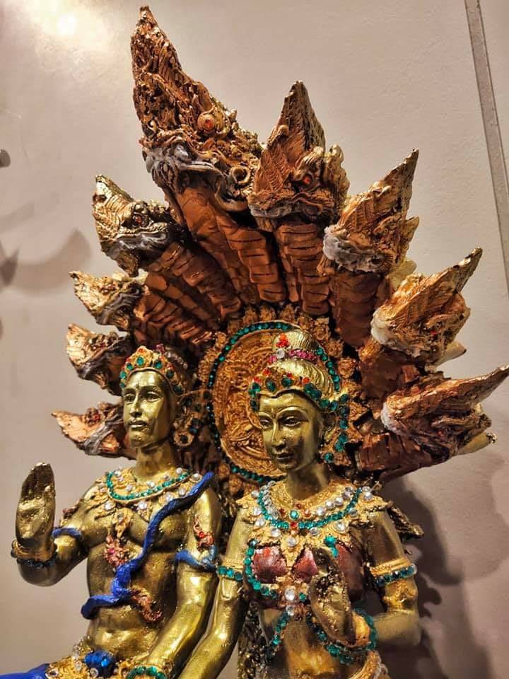 รูปหล่อ ท่านปู่ท่านย่า พญานาคราช ปางกายมนุษย์(คู่ชายหญิง) นั่งบัลลังถ์นาคปรก9เศียร เนื้อไฟเบอร์ (ขนาดใหญ่ตั้งบูชา สูง2ฟุต)