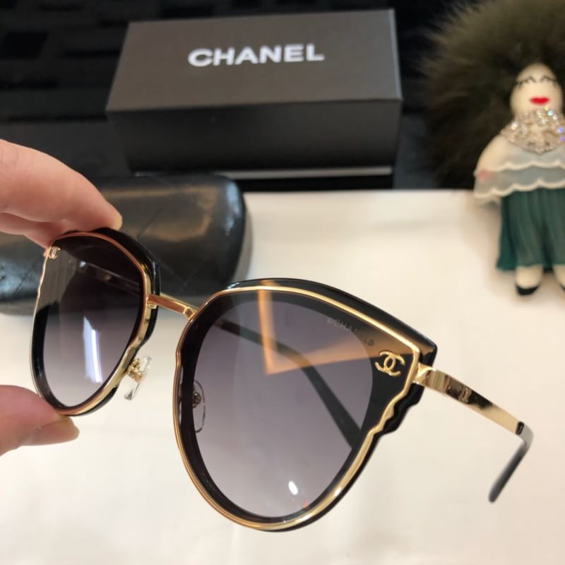 แว่นกันแดด cn มีหลายสี