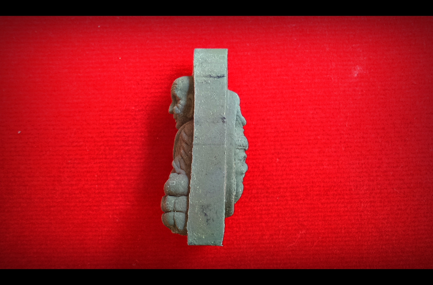 หลวงปู่ทวดอิทธิฤทธิ์วังหน้า รุ่นแป๊ะยิ้ม 2 หน้า ด้านหลัง ปู่ฤาษี เนื้อผง พ่อครูพระอาจารย์ศิริพงศ์