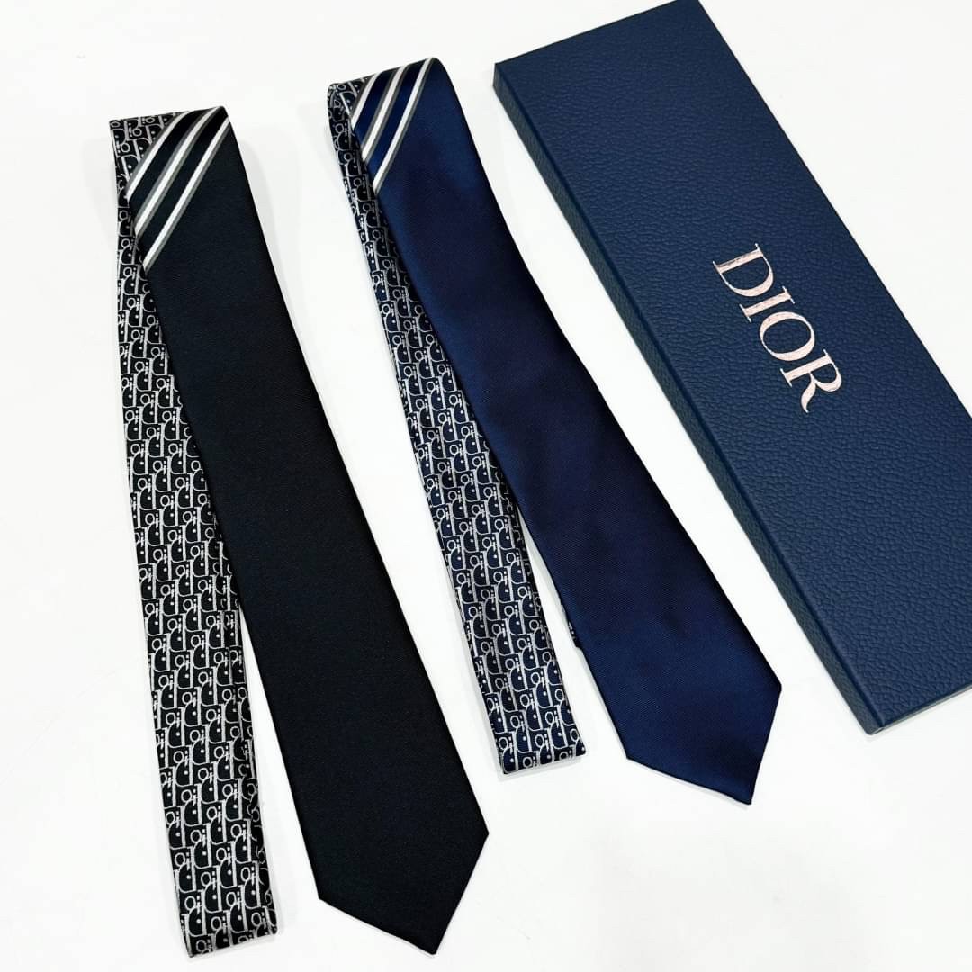 เนคไท di necktie