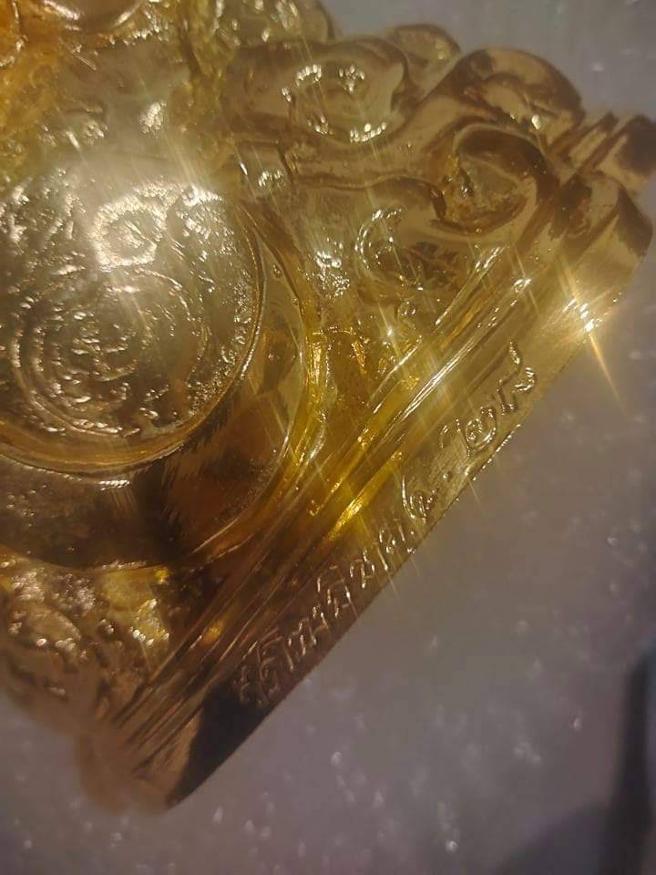 รูปหล่อ พญาครุฑรวยเหนือเมฆ เนื้อทองเหลือง ชุบหุ้มทองคำแท้ๆ ปี2559 (ขนาดใหญ่ ตั้งบูชา สูง37ซม.) #รับประกันแท้ - หลวงพ่อวราห์