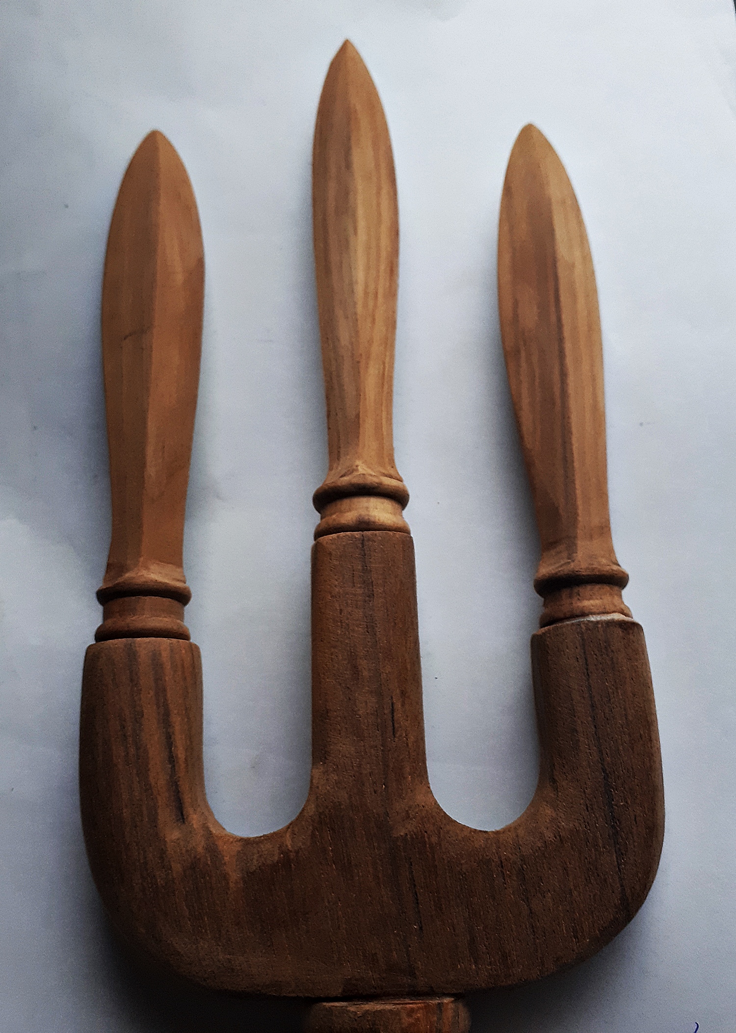 ตรีศูล ไม้สัก (ขนาด16นิ้ว) (งานสั่งทำ) - (ขายปลีก ขายส่ง)