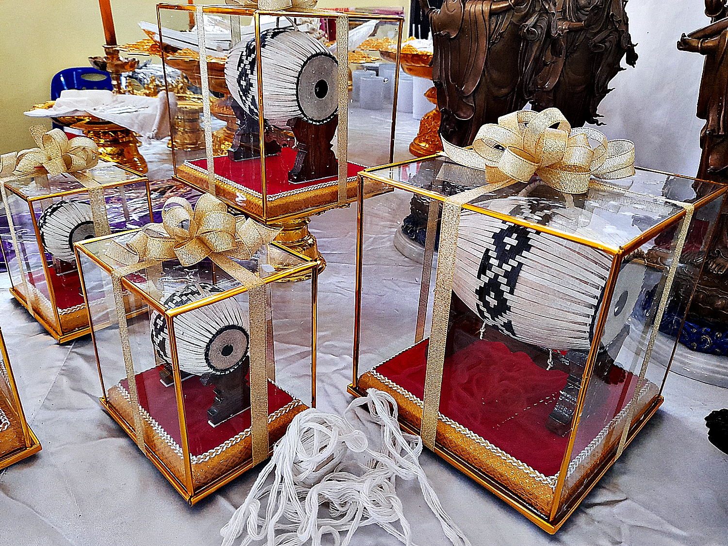 ตะโพน(เล็ก) (ชื่อเสียงโด่งดัง มหาลาภเมตตาเสหน่ห์) - (งานแฮนเมด ทำมือ วัสดุจากหนังวัวแท้ ฐานไม้สักทอง) (ขนาดตั้งบูชา เล็ก) รุ่น2 - (พิธี เสาร์๕)ปี2563