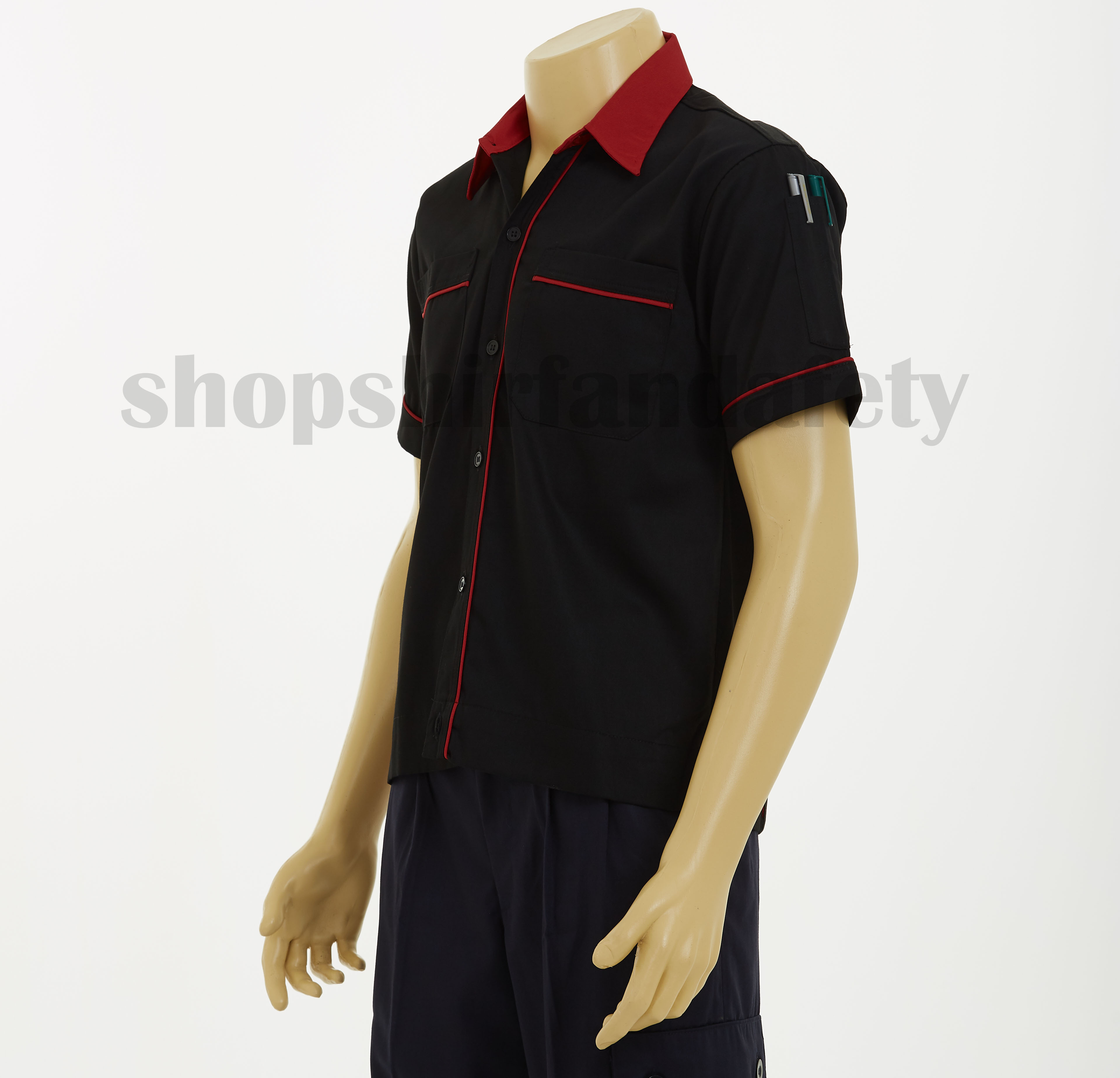 เสื้อช็อปแขนสั้นแบบดำกุ้นแดง