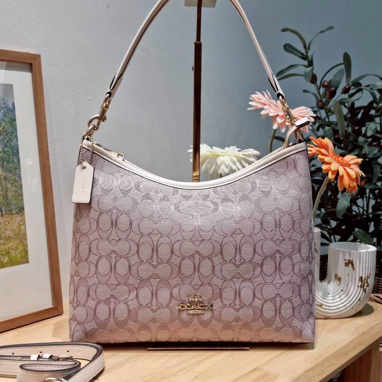 Coach CBS71 Laurel Signature shoulder bag (แอดไลน์ก่อนสั่งซื้อ)