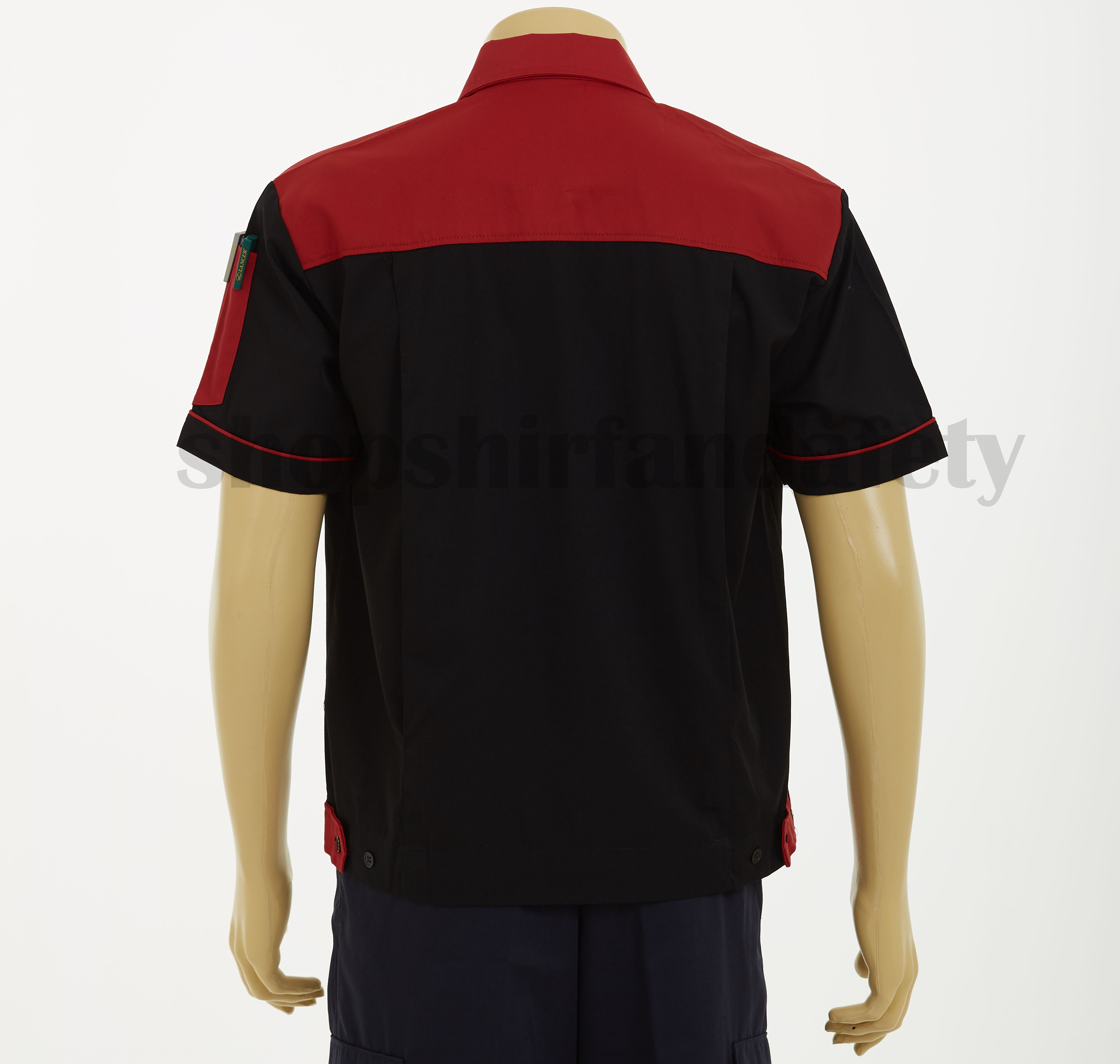 เสื้อช็อปแขนสั้นแบบดำบ่าแดง