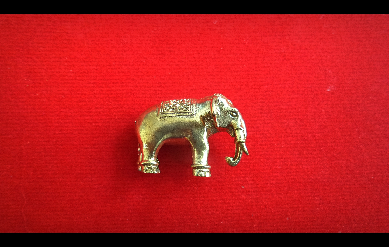 พญาช้างปุ้ก่ำงาเขียว ออกวัด วัดพระพุทธบาถ้ำป่าไผ่ เนื้อ ทองเหลืองนอกปัดเงา