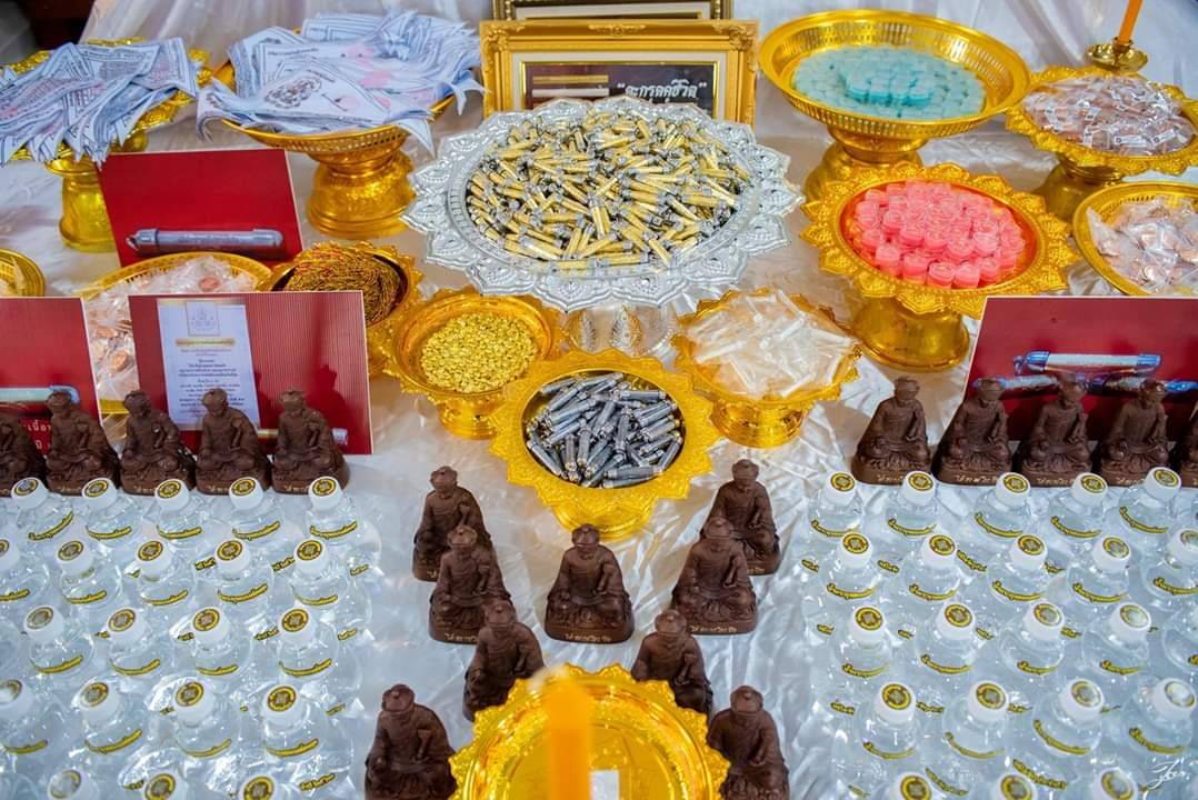 น้ำมันจันทร์มหาเสน่ห์ (แช่บรรจุ ตะกรุดสาริคู่ เนื้อเงินแท้ 2ดอก ) - หลวงพ่อเล็ก วัดท่าขนุน (ปลุกเสก วัดบ้านห้วยน้ำขาว ปี2563)