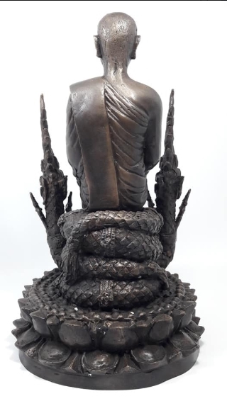 รูปหล่อ องค์หลวงปู่เทพโลกอุดร นั่งบัลลังก์พยานาคคู่ (ขนาดหน้าตัก๕นิ้ว) - พระอาจารย์ณริชธันร์อรุโณ(พระครูสังฆรักษ์) วัดป่าภัทรปิยาราม จ.ลพบุรี