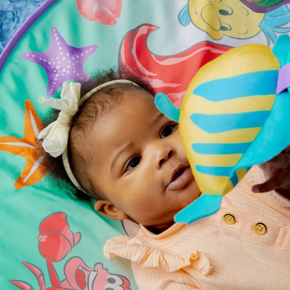 เพลย์ยิมเสริมพัฒนาการสำหรับทารกและเด็กเล็ก Bright Starts Disney Baby The Little Mermaid Twinkle Trove Lights & Music Activity Gym