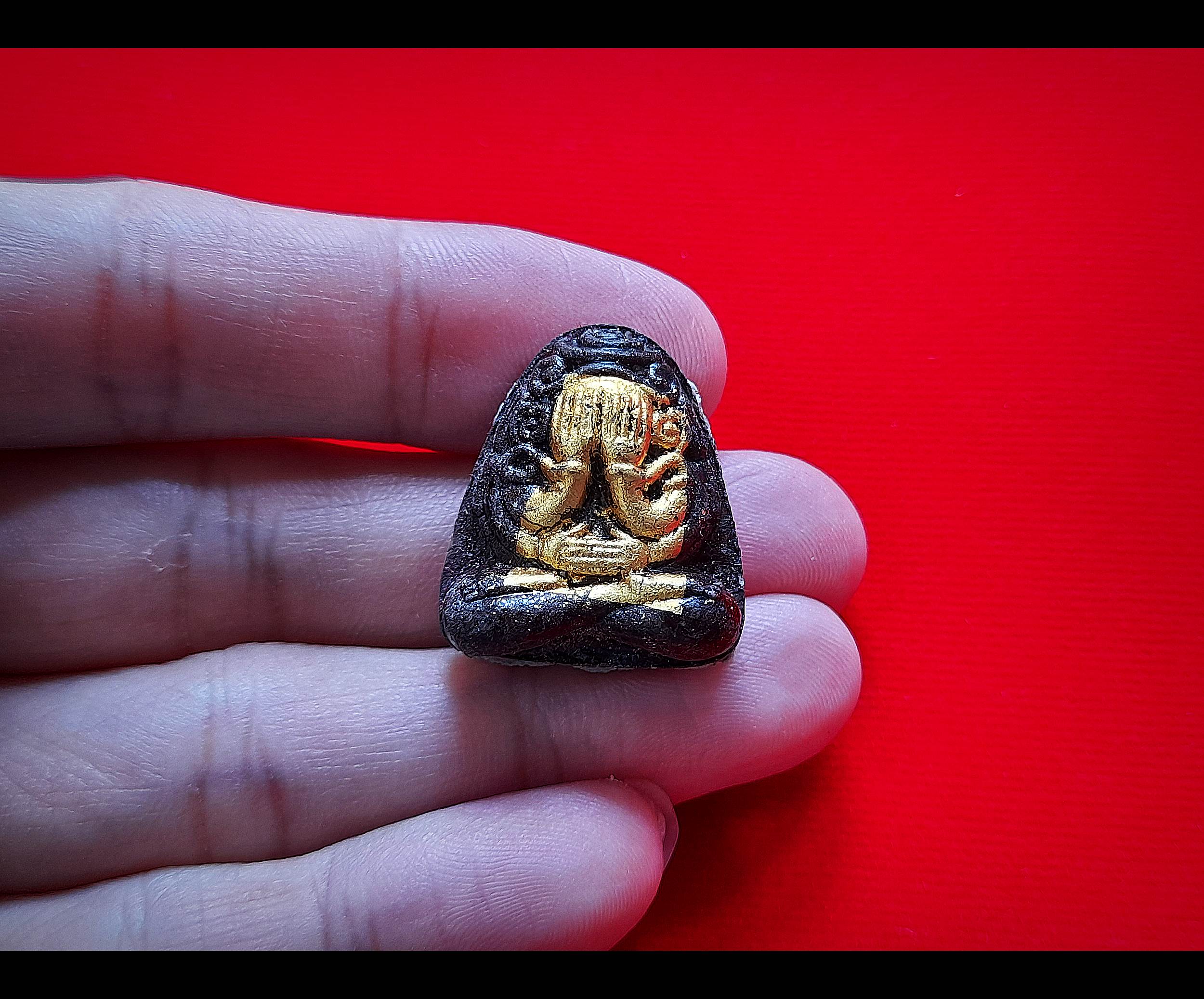 พระปิดตา มหาลาภ ยันต์ยุ่ง 4มือ หลังยันต์นะพรชัย (#ชุดรวม3องค์) ปี2542 เนื้อผง(รวมผงมวลสาร+เส้นผมเกศา+พลอยเสก เศษลูกแก้วสารพัดนึก) #รับประกันแท้และทัน - หลวงพ่อยุงยุทธ วัดเขาไม้แดง จ.ชลบุรี