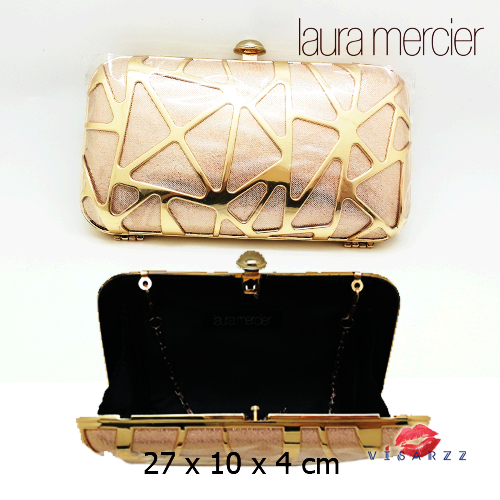 Laura Mercier Clutch กระเป๋าคลัชสีทองสุดเก๋ ดีเทลเป็นกรอบสีทอง ด้านนอก และมีสายโซ่ที่สามารถสะพายได้ สามารถซ่อนในกระเป๋าได้หากไม่ต้องการใช้ ใช้ออกงานได้อย่างหรูเลยค่ะ