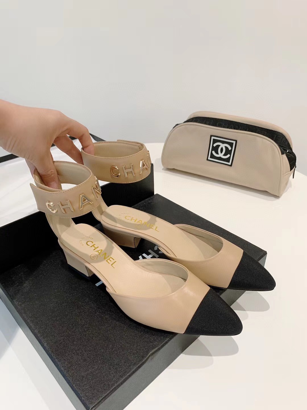 รองเท้า cn 34-41 ขาว ดำ ครีม