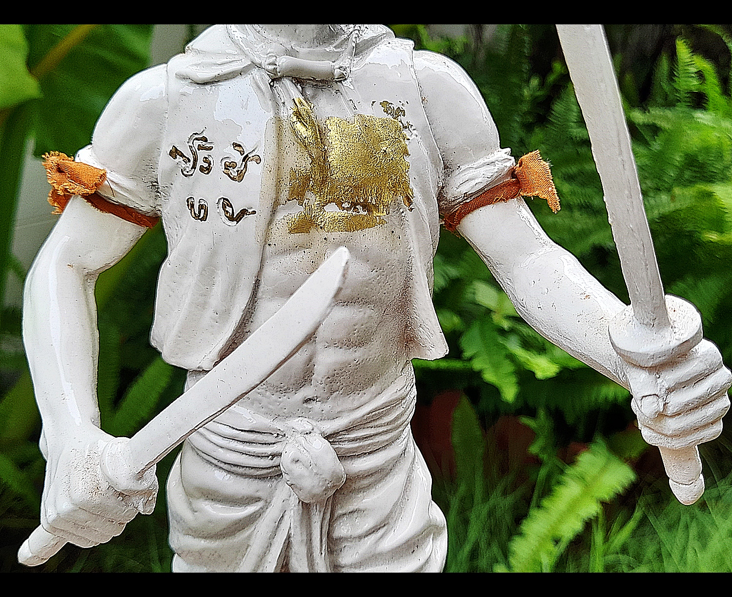 รูปหล่อ หุ่นพยนต์ขุนศึกพรหมมหาราช ปราบมาร (เชิญดวงจิตเทวดา ท่านปู่ขุนศึก ยุค นักรบไทย ของพระเจ้าพรหมมหาราช) เนื้อเรซิ่น สีขาว (ขนาดสูง14นิ้ว ฐาน3x5นิ้ว) (จัดสร้างเพียง99องค์) ปี2559 #รับประกันแท้ - หลวงพ่อหนุน วัดพุทธโมกข์