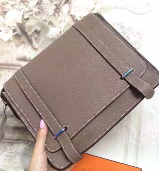 กระเป๋า hm messenger bag ชาย มีหลายสีสอบถามได้ค่ะ
