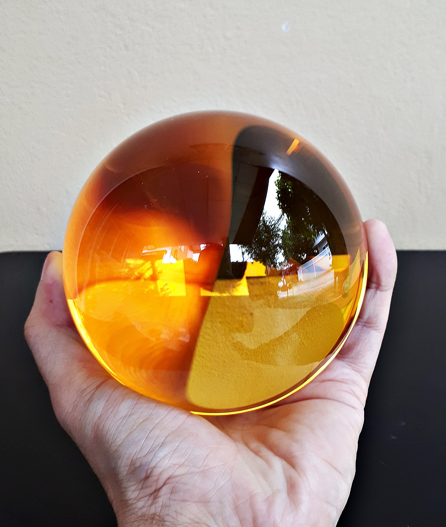 ลูกแก้ว 9 สี สีแดง สีเหลือง สีส้ม สีเขียว สีน้ำเงิน สีม่วง สีชมพู่ สีฟ้า สีดำ ขนาด 4 นิ้ว (11 ซม.) พร้อมฐานตั้งรองวาง