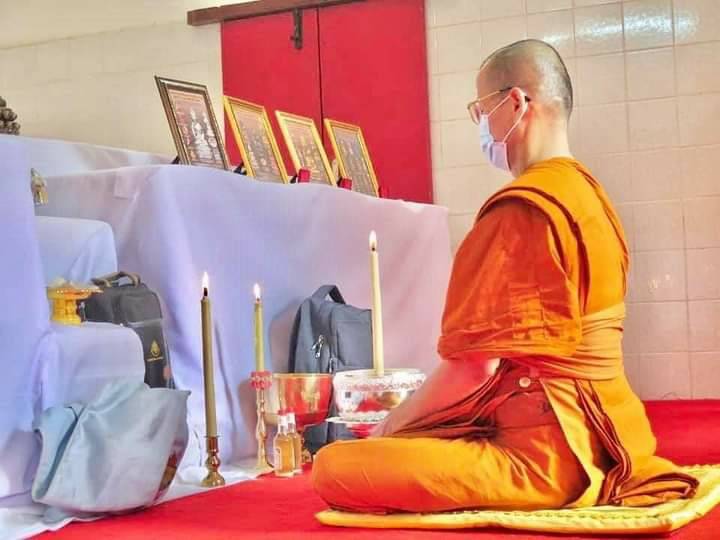 พระกริ่งสะท้านไตรภพ เนื้อเงินแท้(ใช้ชนวนเนื้อเงินล้วนๆที่หล่อพระพุทธปางลีลาประทานพรองค์จริง) เสาร์๕ ปี2563 (รุ่นแรก ที่บรรจุเกศา หลวงพ่อเล็ก และ พระบรมสารีริกธาตุของแท้) #รับประกันแท้ - หลวงพ่อเล็ก วัดท่าขนุน