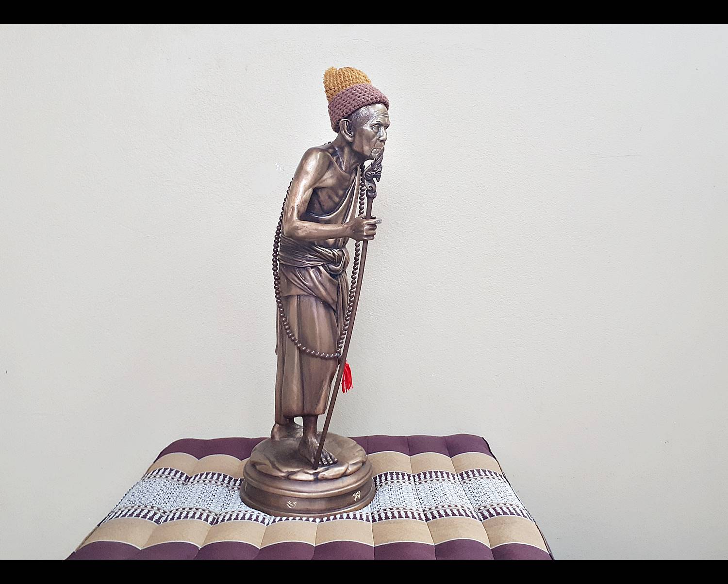 รูปหล่อ หลวงปุ่หมุน วัดบ้านจาน เนื้อโลหะทองเหลือง ยืนถือไม้เท้า พญานาค ขนาดบูชา (องค์ใหญ่ สูง21นิ้ว)