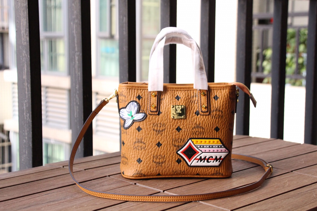 กระเป๋า mcm Anya 8 นิ้ว