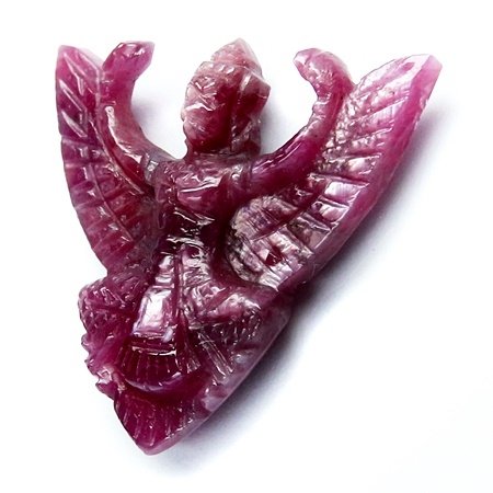 Carving Natural Ruby (Unheated) พลอยทับทิมไม่ผ่านการอบหรือเผา Garuda พญาครุฑ แกะสลัก หนัก 15.98 กะรัต สีแดง สีหวานสวย มีเหลือบสะท้อนตามภาพ จัดว่าหายาก