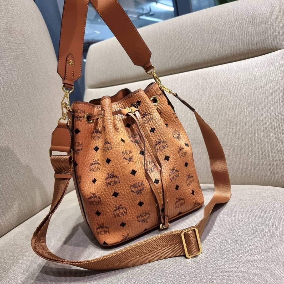 MCM MEDIUM ESSENTIAL DRAWSTRING BAG IN VISETOS (แอดไลน์ก่อนสั่งซื้อ)