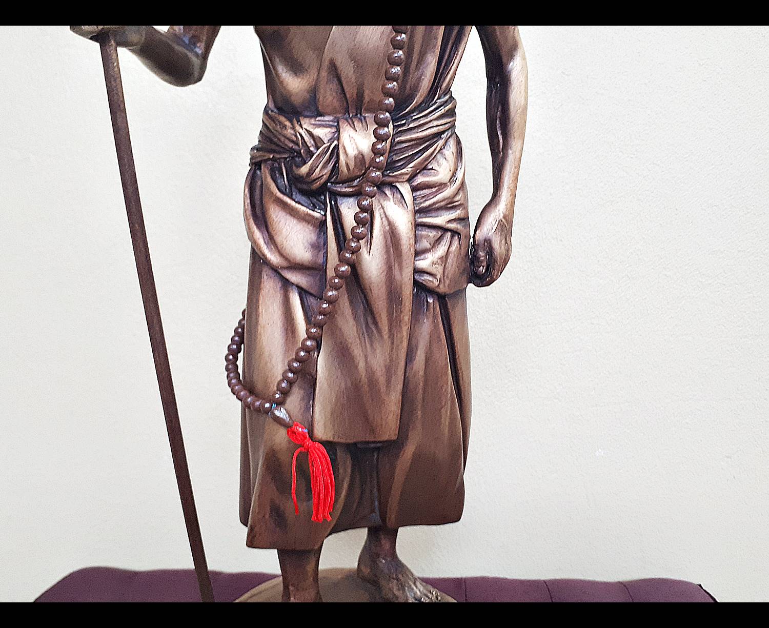 รูปหล่อ หลวงปุ่หมุน วัดบ้านจาน เนื้อโลหะทองเหลือง ยืนถือไม้เท้า พญานาค ขนาดบูชา (องค์ใหญ่ สูง21นิ้ว)